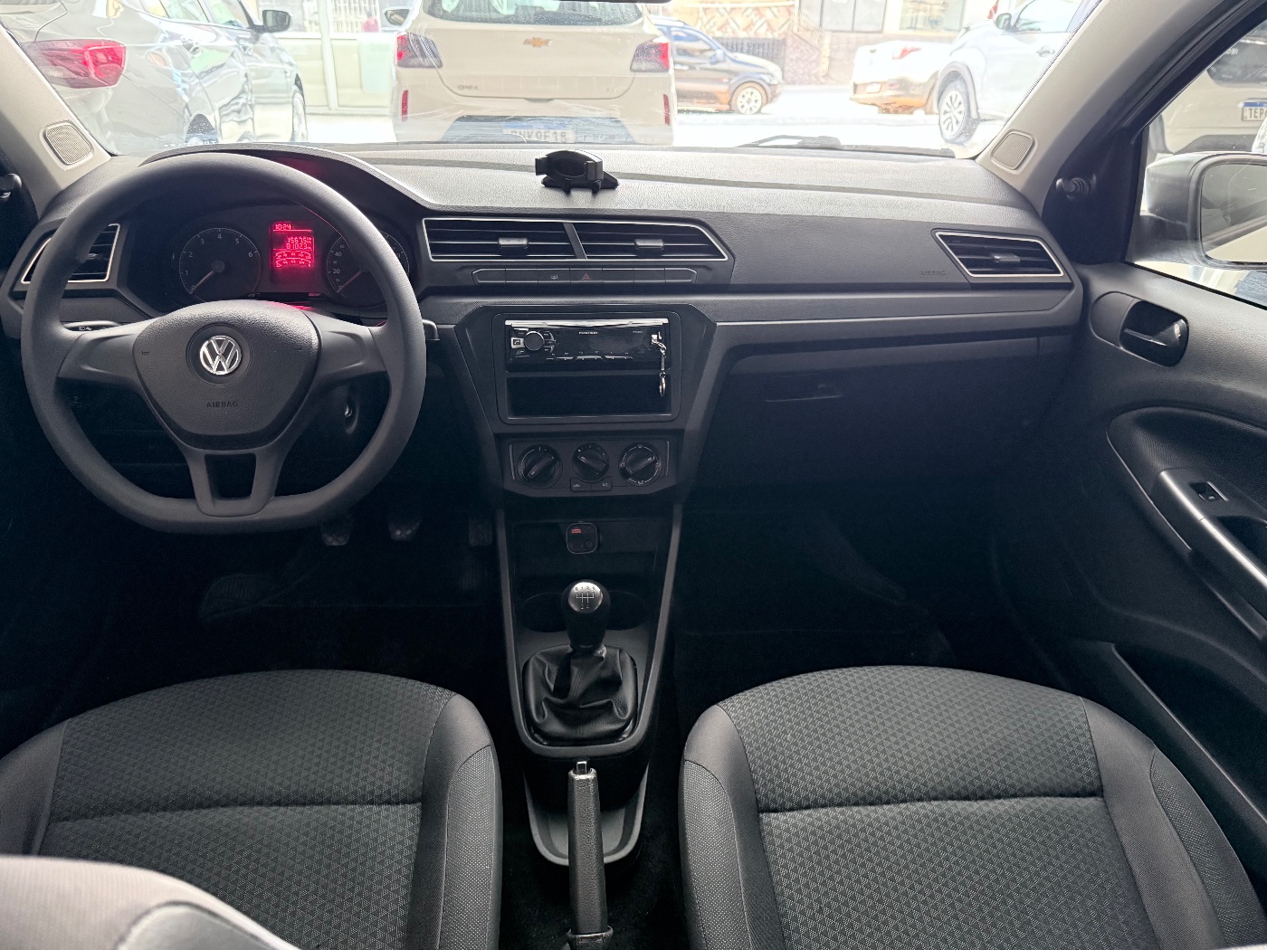 Volkswagen Voyage 1.6 - Foto 8